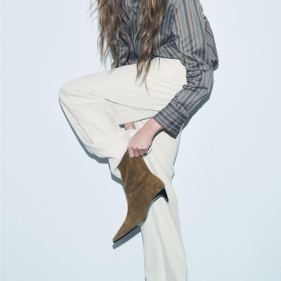 Zara Suede Kitten heel boots - Picture 2 of 6